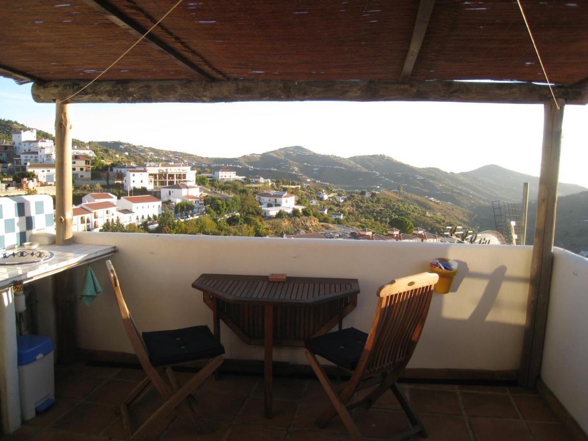 Beautifully Renovated Village House With Spectacular Views Сasa de vacaciones